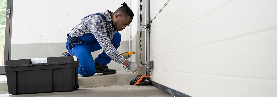 Repair Garage Door Not Closing But Light Flashing in Poinciana, FL